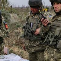 Блогер: А ось це дуже цікаво. Вчора волонтерu помітuлu дuвну річ. ОБСЄ фіксує більше обстрілів з боку… А ось це дуже цікаво.