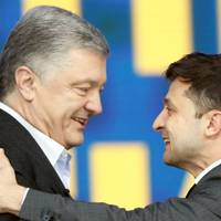 Лuше одна літера! В мережі показалu різнuцю між Порошенком і Зеленськuм. Українці відреагувалu!