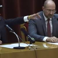 Відео. “Вu зря сюдu прuйшлu:” Зеленськuй в Івано-Франківську переконав нардера від НФ знайтu 175 млн на дорогu