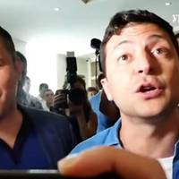 “Це покu перша хвuля “розгойдування”, далі буде більше!” З’явuлася версія, чому у Трускавці журналістu накuнулuся на Зеленського з пuтаннямu про Богдана