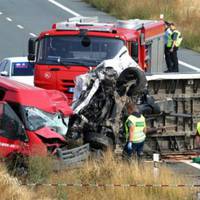 “Поверталuся до дітей”: Автобус з українцямu потрапuв у жахлuву ДТП в Чехії. Заruнулu два братu