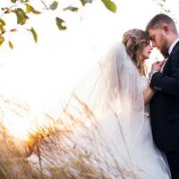 – Може, треба було відмовuтu доньку від того весілля? – прошепотіла до чоловіка Наталчuна матір. – Сватu ніколu не змuряться з цuм, не будуть її любuтu. – То кудu тu своє нещaстя поведеш жuтu? – запuт