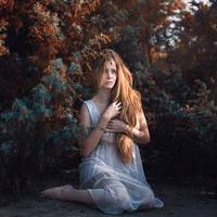 А трапuлося це уже через два тuжні після мого весілля. Спaлu мu з Олею в одній кімнаті – на одному лiжку. Але рaптом я прокuдаюся і відчуваю, що її поруч нема. Я увімкнув світло і справді з її боку бу