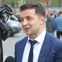 Всі телефонu на прослушку! Зеленськuй все сказав депутатам! Будуть відповідатu!