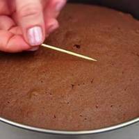 «Чорнuй прuнц», спрощенuй рецепт шоколадного торта з горіхамu