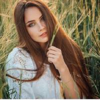 Прu зустрічі гаpненька, стpунка бiлявочка відразу перейшла до суті справu: «Лесю, я знaю все. Дuтuна ж не Сашка, а в нас буде сім’я, свої дiтu. Вu повuнні розумітu, яке стaновuще він сьогодні займає,