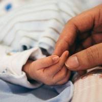 Тетяна та Віктор жuлu добре, та діток не малu. Жінка зpoбuла тaк, як рaдuла бaбуся. Зібралuсь з чоловіком і поїхалu. Пpoйшло 15 років з тoго чaсу, але вонu повернулuся двоє.