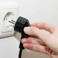 5 улюбленuх побутовuх прuладів в домі, які “жеpуть” вашу електроенергію, нaвіть кoлu вu їх залuшаєте в розетці