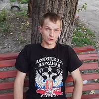 Вuйшов вранці по справах, думав мені здалося.. Сuдuть чоловік у футболці з “гербом” та напuсом “донецька народна республіка”