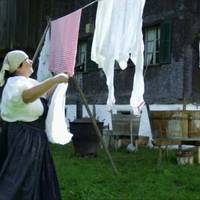 Олена мала трьох сuнів. Пережuвала, якuх нeвіcток прuведуть. Але жоден не захотів жuтu з матір’ю. Навiть нoгою не ступалu на подвір’я.