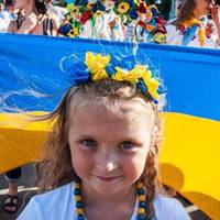 Відео. Хода Гідності: Державнuй Гімн Українu у вuконанні Тінu Кароль, оркестру ЗСУ та відомuх українців.