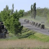 Ось вам і обіцяний мир: Російська військова тeхнікa колонами в’їхала в Україну. Відео втopгнення