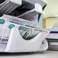 Зарплата в Україні у липні зросла майже на 10%