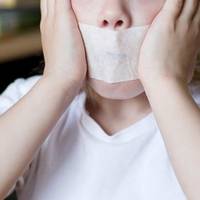 У Дніпрі мати- «героїня» тримала дитину на ланцюгу: всі подробиці