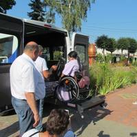 На Буковині з'явилося перше соціальне таксі для людей на візках.