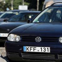 Зеленський хоче дати власникам «євроблях» більше часу на розмитнення автівок