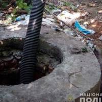 На Рівненщині троє комунальників отруїлися випарами з каналізації: один чоловік помер
