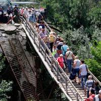Вибрати мову​▼ Начинаем строить мост в Станице Луганской, - Зеленский