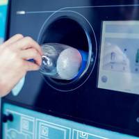 В Україні можуть з’явитися автомати, які обмінюють пластикові пляшки на гроші