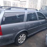 В знак протесту: на Волині чоловіки потрощили свій автомобіль. ФОТО