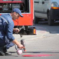 На червоних люках – не паркуватись: у місті на Волині рятувальники позначили пожежні гідранти