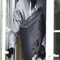 З будинку 53-річної буковинки односельчанин викрав телевізор і 3000 Євро.