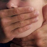 Знущався 2 години: на Харківщині чоловік зґвалтував школярку