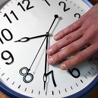 Зимовий час: коли переводити стрілки годинника