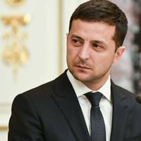 Зеленський закликав жити чесно і підписав закон про імпічмент (відео)