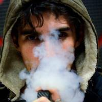 Смертельна епідемія. Чим небезпечні славнозвісні вейпи