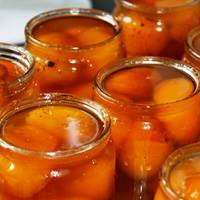 Абрикосове варення в мікрохвильовій печі