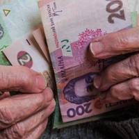 Скільки змогли: в Авдіївці пенсіонерам виділили по 200 грн