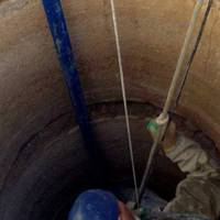 Рятувальники дістали з колодязя жінку