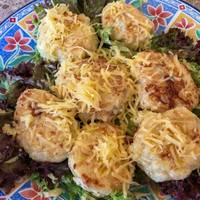 Курячі котлети в паніровці з сирною посипкою