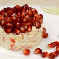 Салат із крабових паличок з гранатом