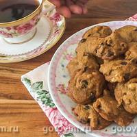 Печиво з солоними горіхами і шматочками шоколаду