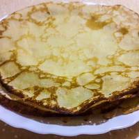 Тонкі млинці на молоці і воді з лимоном