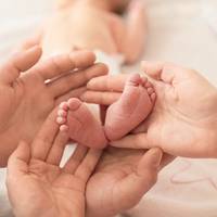 Історія «дюймовочки»: як лікарі виходили дівчинку, що поміщалася у долоні і важила 650 грам ФОТО