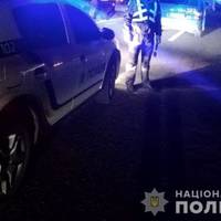 Позашляховик на смерть переїхав двох чоловіків, які міняли колесо