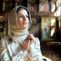 Відтепер жінки в Україні можуть фотографуватися на паспорт в хустці