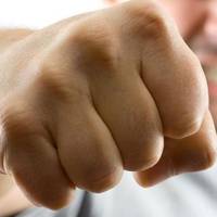 Чоловік побив рідного брата спочатку кулаками, а потім бейсбольною битою