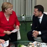 Зеленський обговорив з Меркель зустріч в Нормандські форматі