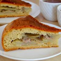 Пиріг з картоплею і фаршем