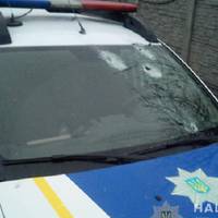 Під Києвом обстріляли автівку поліцейських ФОТО