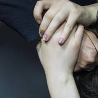 Роздягнув, а труп виніс на балкон: чоловік до смерті побив жінку