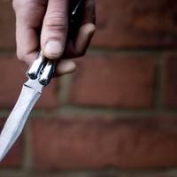 Посеред вулиці порізали 2-ох поліцейських та побили перехожих