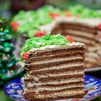 Новорічний торт з горіховим безе і кремом з маскарпоне