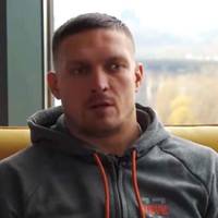 Відео. “Можу тріснути. У прямому сенсі… Відмолю потім.” Усик заявив про готовність з кулаками захищати РПЦ і Онуфрія