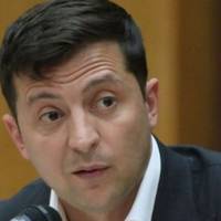 Блогер: Це в якому сюрі ми живемо, коли «ЗА ВТРУЧАННЯ ПРЕЗИДЕНТА», якийсь просєпарський співак заїжджає в Україну.