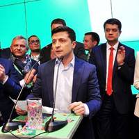 Аналітик: “Їж … те, що не вдавіться! Я б хотів, щоб ці дані, ці прізвища і цифри потрапили ось щоб буквально в кожен будинок…”